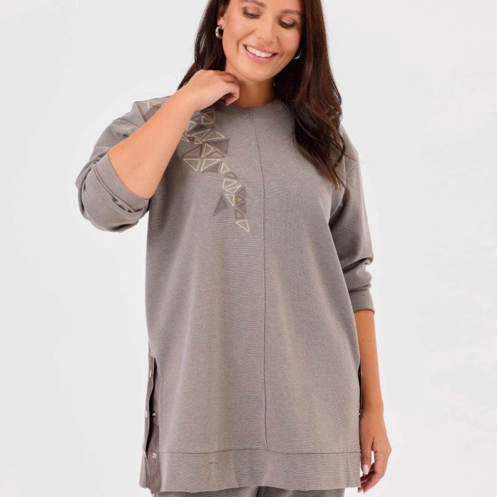 YENİ SEÇİL KADIN büyük beden nakışlı yırtmaç detaylı sweatshirt 10002422314007