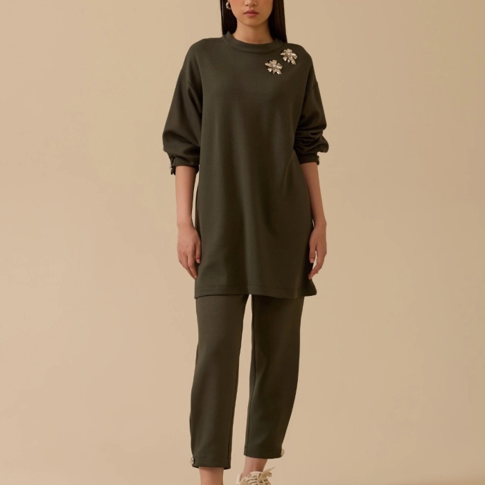 YENİ SEÇİL KADIN aksesuar detaylı uzun sweatshirt 10002522311004