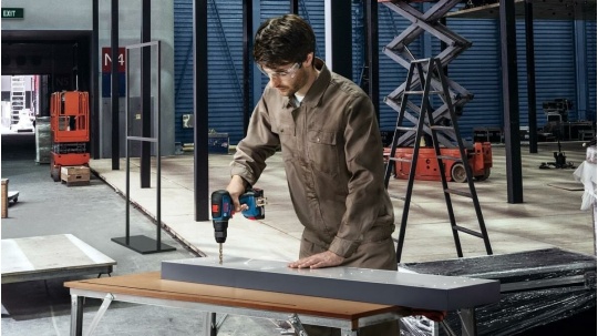 Bosch GSB 18V-50 Üç Akülü 2 Ah + V-Line 103 Parça Tornavida Seti