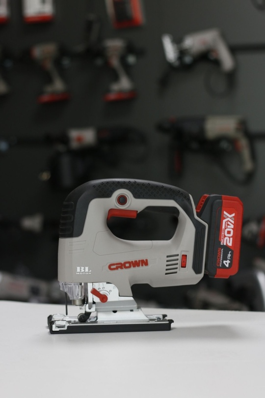 Crown Akülü Dekupaj Testere 20V-4Ah CT25003HX-4 BMC