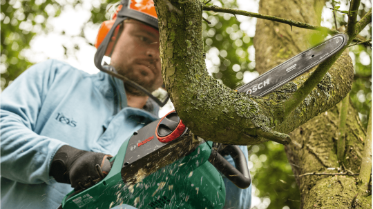 Bosch UniversalChain 35 Zincirli Ağaç Kesme Makinesi - 06008B8303