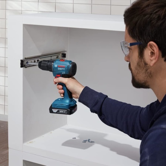 Bosch Professional GSR 185-Li 2Ah Çift Akülü Delme/Vidalama Makinesi - 06019K3000