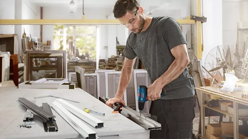 Bosch GSR 120-LI 12V Akülü Vidalama Makinesi 2x2.0 Ah 06019G8000