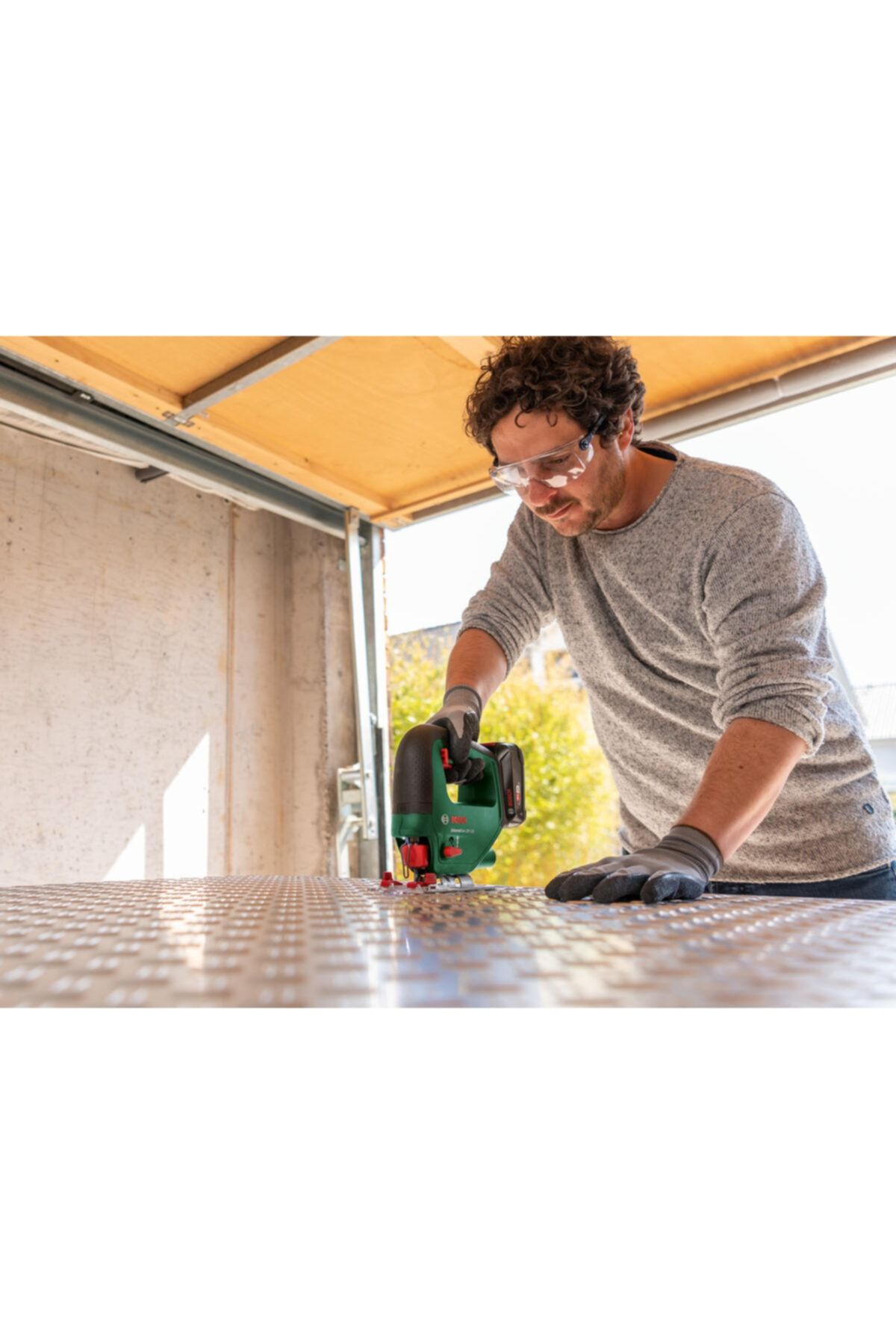 Bosch Universal 18V-100 Solo Akülü Dekupaj Testere