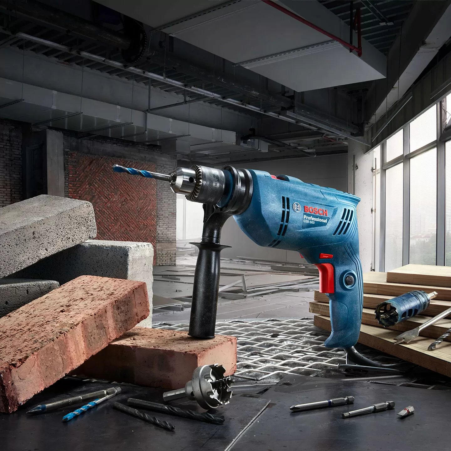 Bosch GSB 600 Darbeli Matkap + 100 Parca Aksesuar Seti