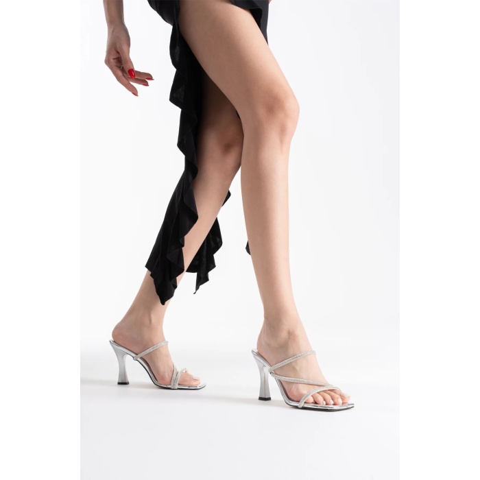 Capella Gümüş Kadın Taşlı Topuklu Terlik