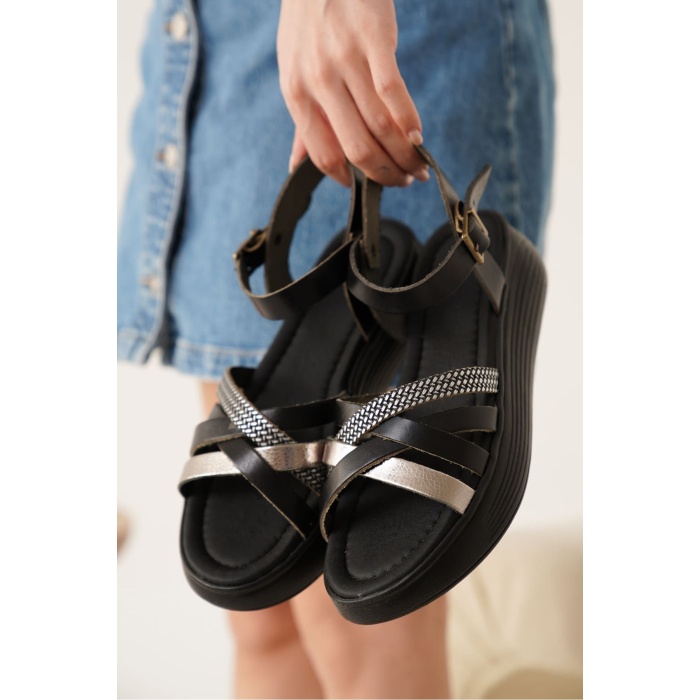 Herry Siyah Gümüş Detaylı Hakiki Deri Sandalet