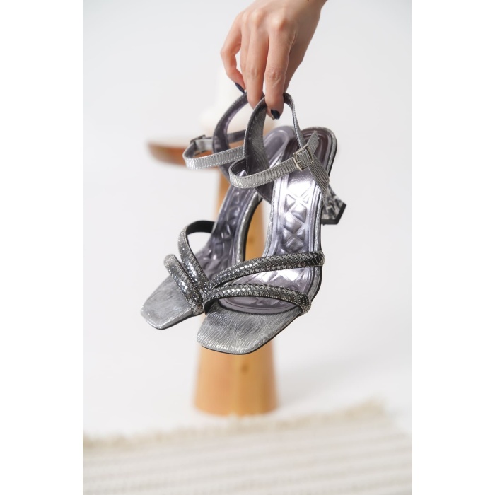 Kendy Platin Taşlı Kadın Topuklu Sandalet