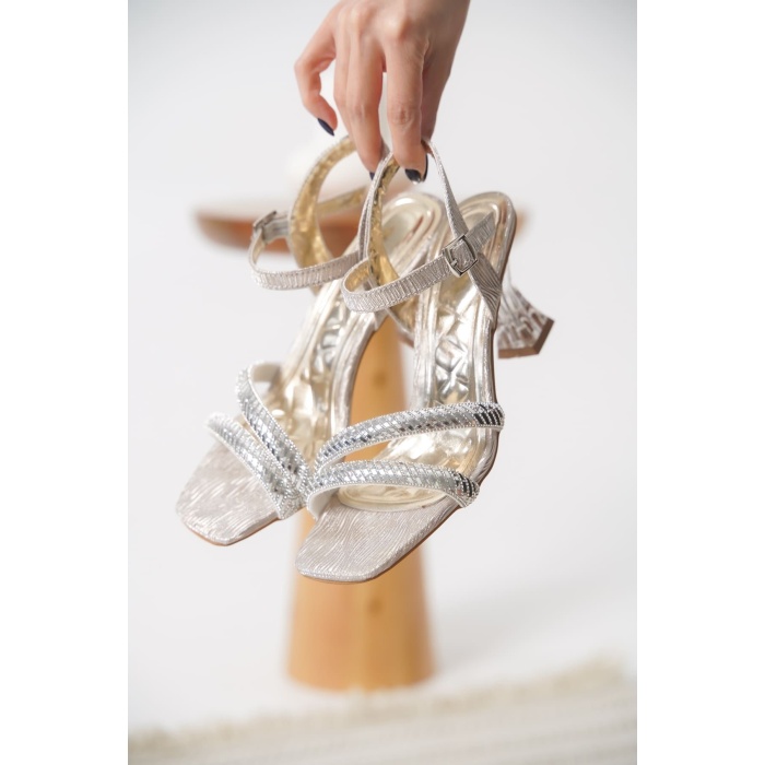 Kendy Altın Taşlı Kadın Topuklu Sandalet