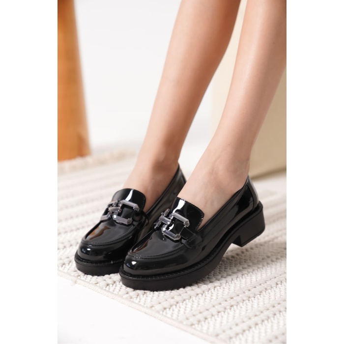 Caro Kadın Rugan Siyah Gümüş Tokalı Loafer