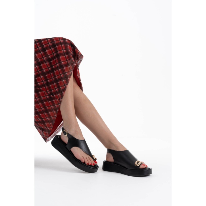 Milena Siyah Cilt Toka Detaylı Sandalet