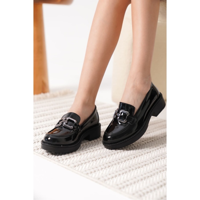 Caro Kadın Rugan Siyah Gümüş Tokalı Loafer