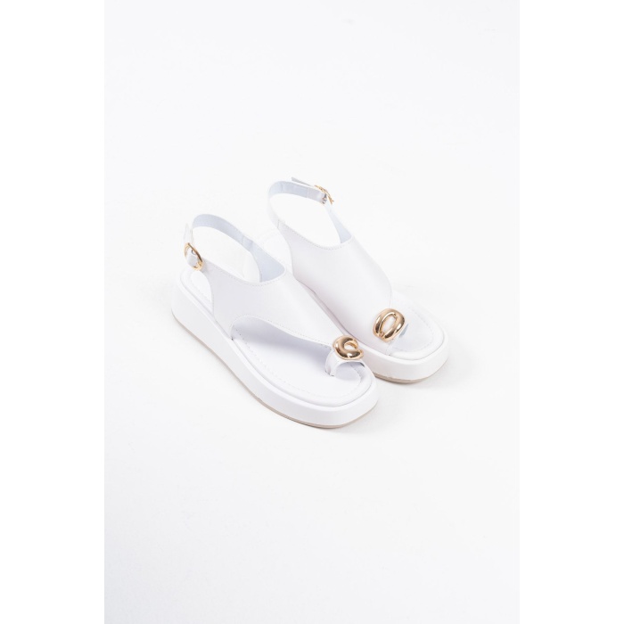 Milena Beyaz Cilt Toka Detaylı Sandalet