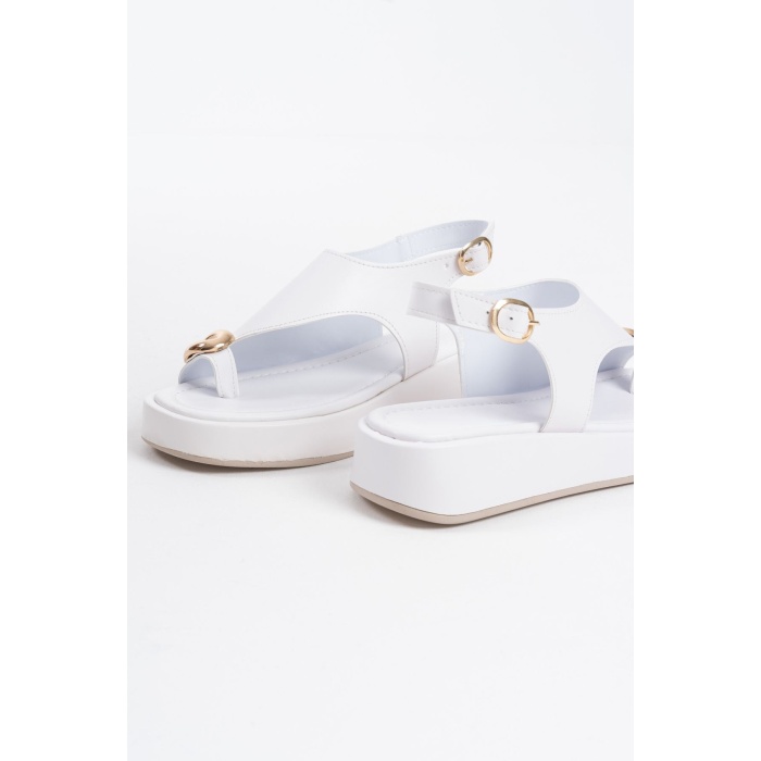 Milena Beyaz Cilt Toka Detaylı Sandalet