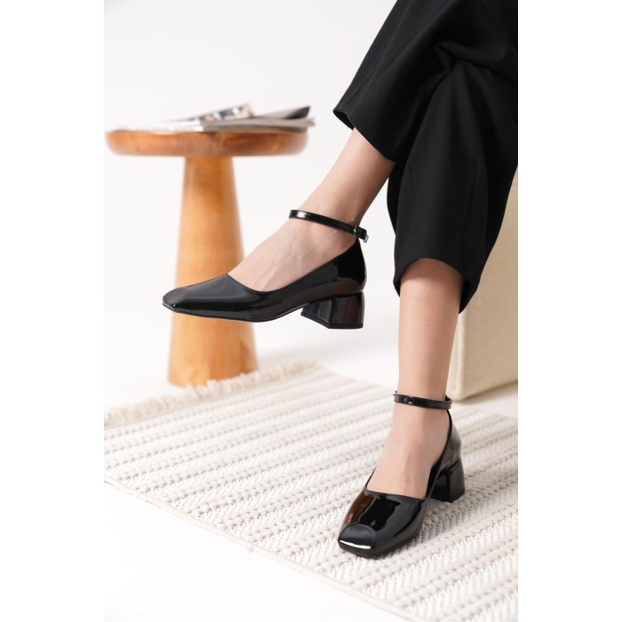 Arilla Siyah Rugan Kadın Topuklu Ayakkabı