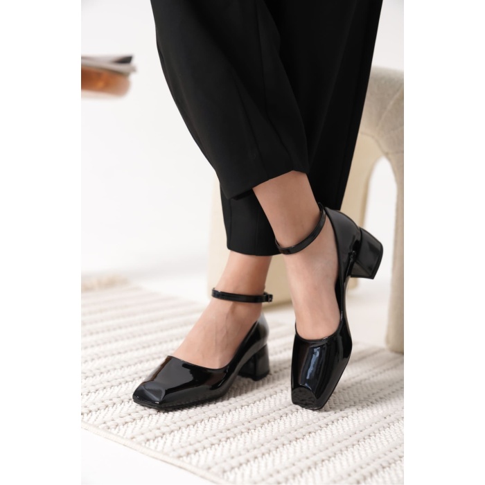 Arilla Siyah Rugan Kadın Topuklu Ayakkabı