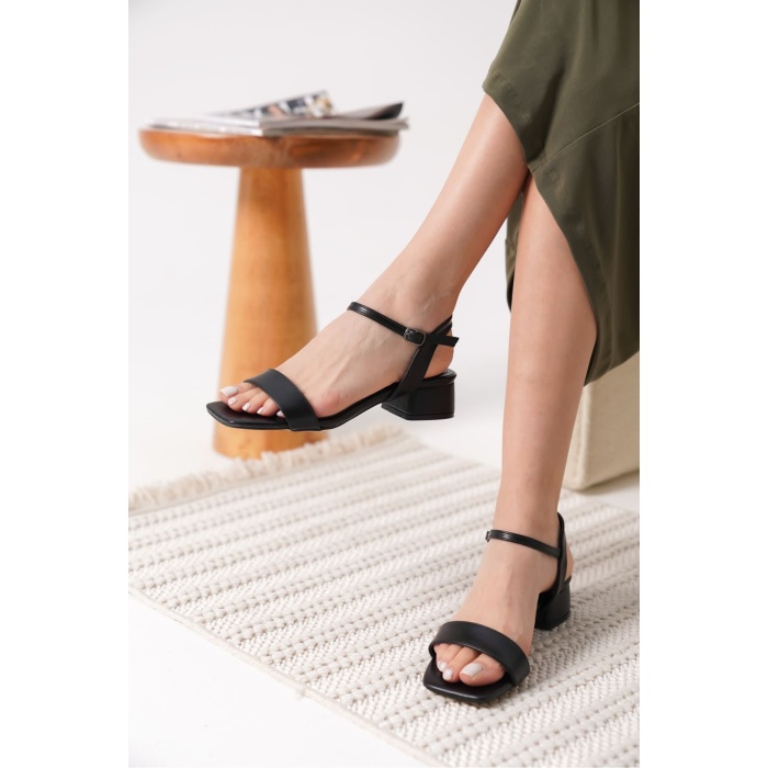 Date Kadın Mat Siyah Topuklu Sandalet
