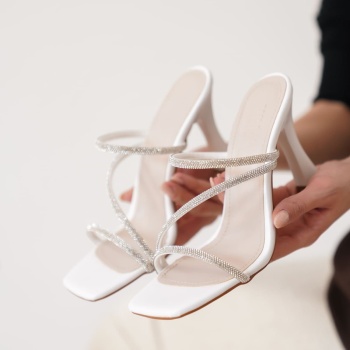 Capella Beyaz Kadın Taşlı Topuklu Terlik