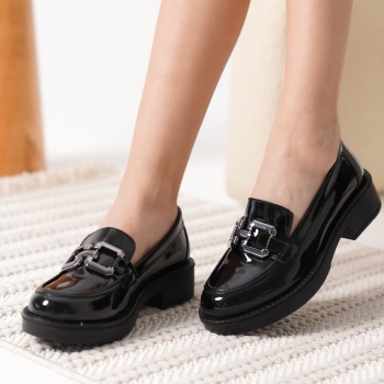 Caro Kadın Rugan Siyah Gümüş Tokalı Loafer