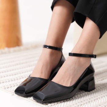 Arilla Siyah Rugan Kadın Topuklu Ayakkabı