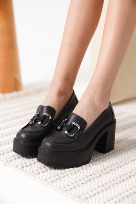 Felice Siyah Cilt Gümüş Tokalı Kadın Loafer