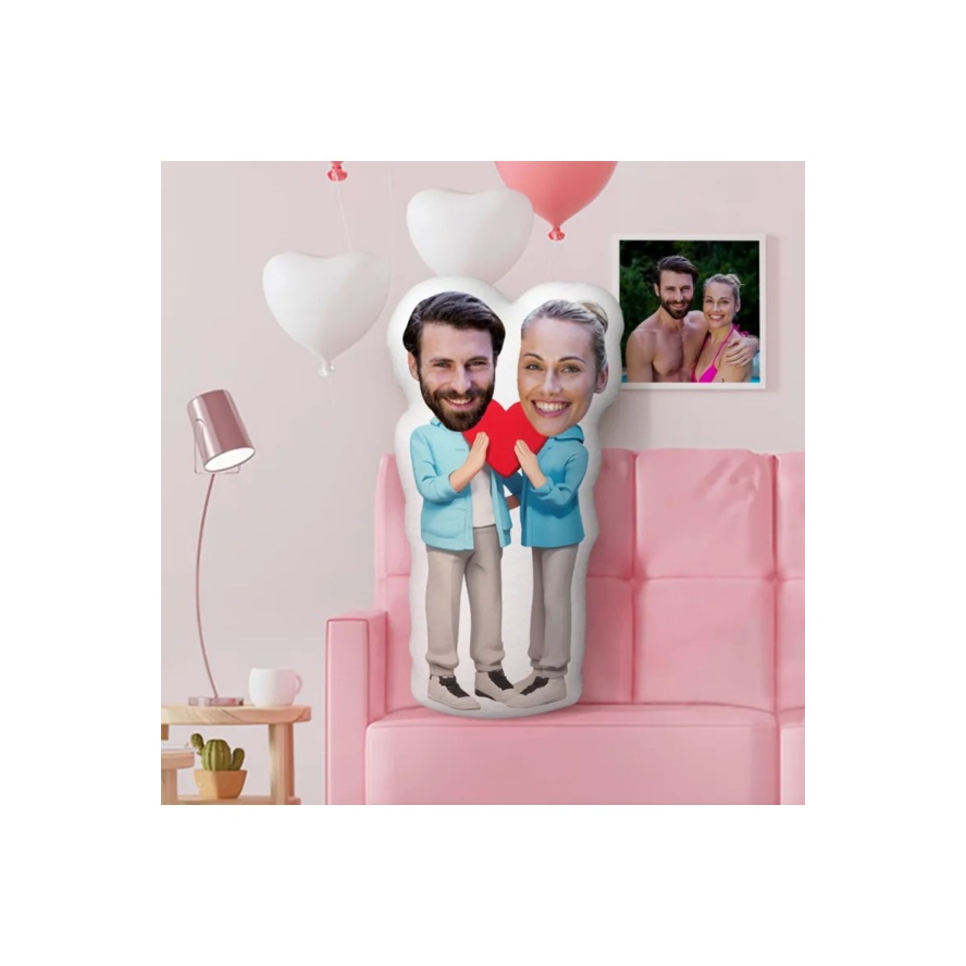 Kalp Tutan Aşıklar Tasarımlı Şekilli Yastık