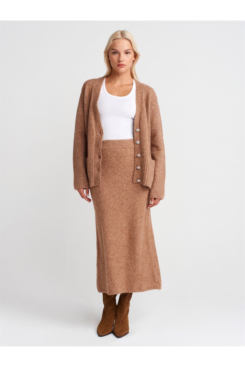 V Yaka Taş Düğmeli Cepli Yumuşak Dokulu Triko Hırka