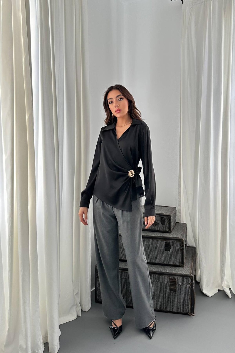 Düğme Detaylı Saten Bluz