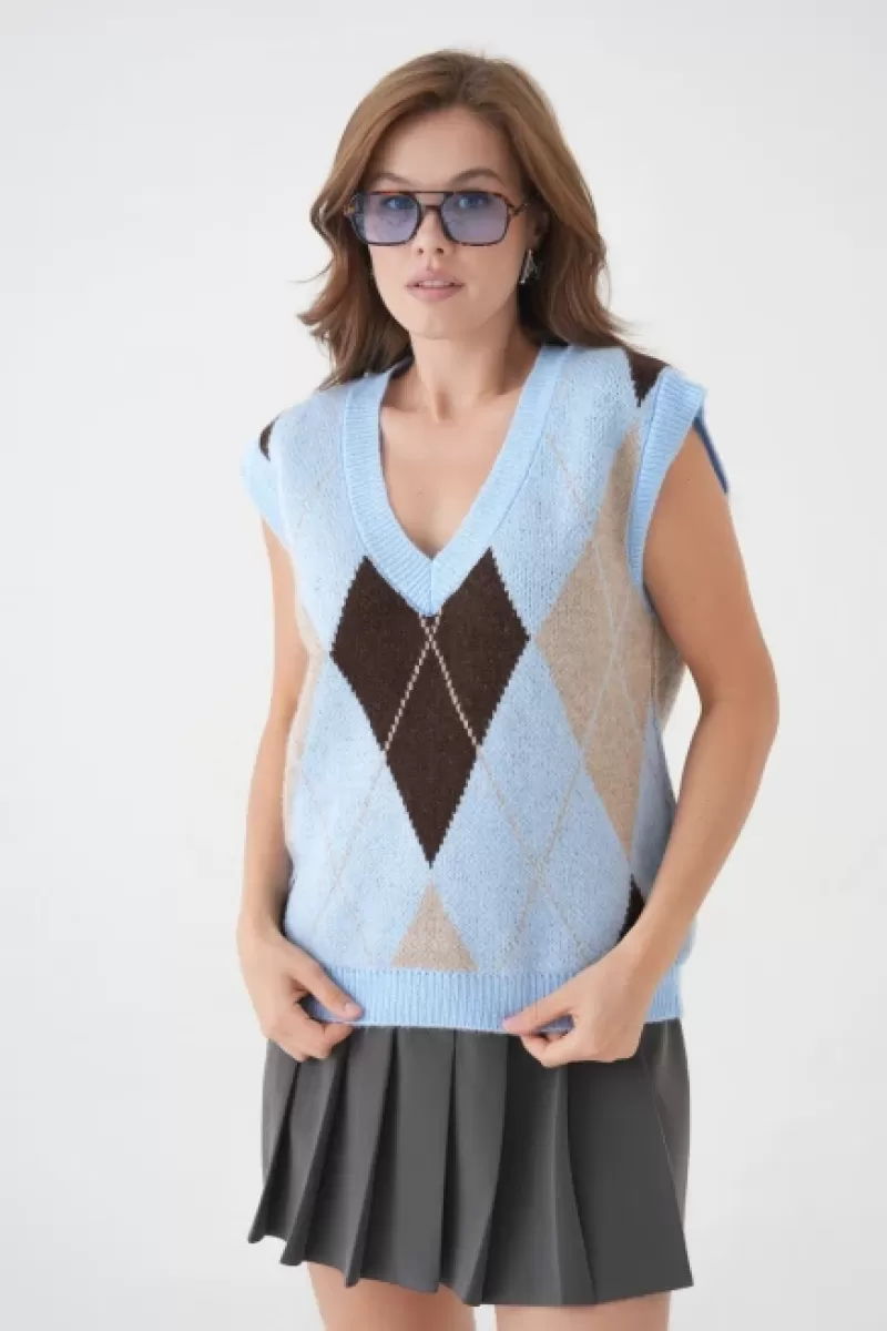V Yaka Desenli Yumuşak Dokulu Triko Sweater
