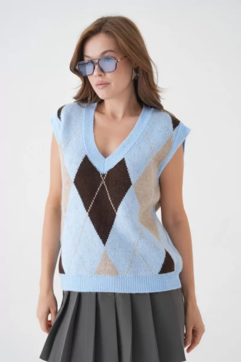 V Yaka Desenli Yumuşak Dokulu Triko Sweater