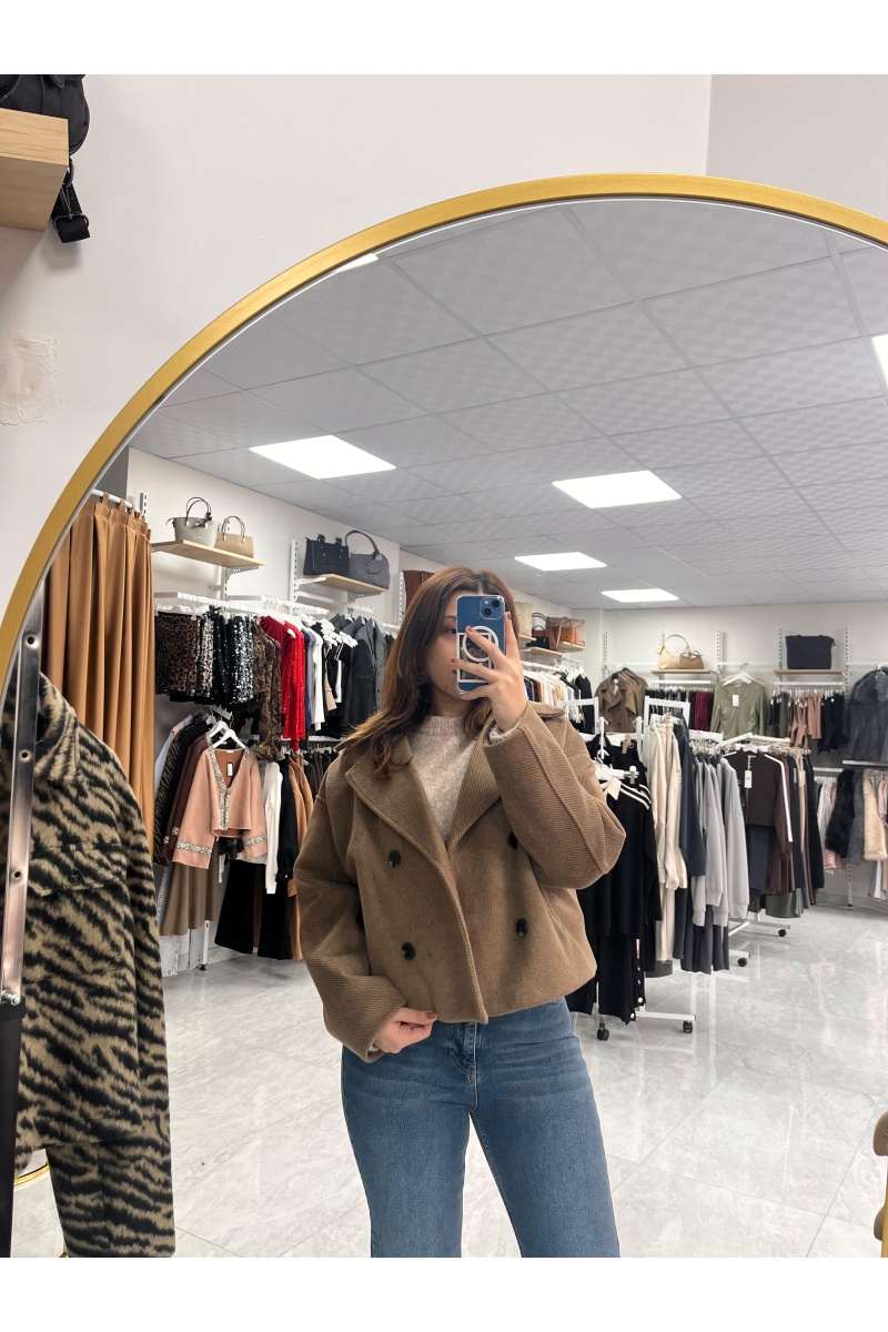 Düğmeli Kaşe Crop Ceket