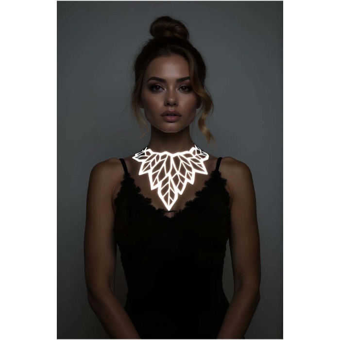 Beyaz Reflektörlü Büyük Yaprak Choker Kolye, Tarz Lazer Kesim Kolye - APFT1417