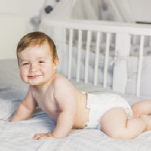 Bauchzeit: Kleine Bewegungen mit Tummy Time