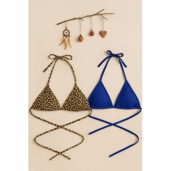 Kadın Leopar Desenli ve Mavi Minimal Kesim Üçgen Bikini Üstü – Modern ve Şık Tasarım