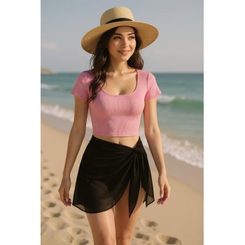 Kadın Pembe Yarım Kol Crop ve Siyah Pareo 2li Set – Modern ve Şık Tasarım