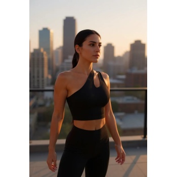 Kadın Siyah Tek Omuz Cut Out Detaylı Crop Top Bluz – Şık, Rahat ve Kolay Kombinlenebilir