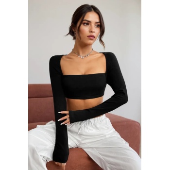 Kadın Siyah Uzun Kol Göğüs ve Sırt Dekolteli Crop Top Bluz – Şık, Rahat ve Kolay Kombinlenebilir