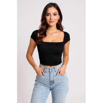 Kadın Siyah Kare Yaka Yarım Kol Göğüs Dekolteli Crop Top Bluz – Şık, Rahat ve Kolay Kombinlenebilir