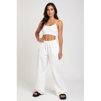 Kadın Beyaz Bol Kesim Cepli Geniş Paça Dökümlü Pantolon – Modern ve Şık Tasarım