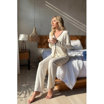 Kadın Beyaz Örme Kumaş V Yaka Düğmeli Rahat Şık Pijama Takımı