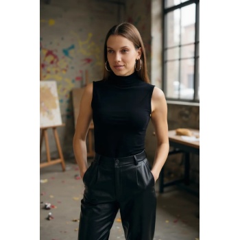 Kadın Siyah Kolsuz Balıkçı Yaka Basic Bluz