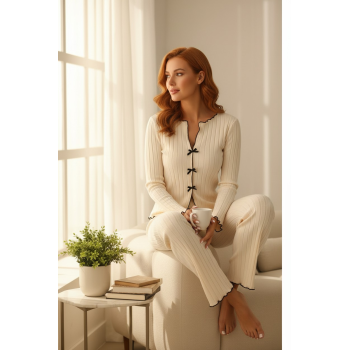 Kadın Ekru Fitilli Şık Pijama Takımı – Fiyonk Detaylı Rahat Ev Giyim Seti