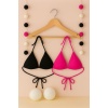 Kadın Siyah ve Fuşya Minimal Kesim Üçgen Bikini Üstü – Modern ve Şık Tasarım