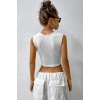 Kadın Beyaz Kare Yaka Kalınlaşan Omuz Detaylı Crop Top Bluz