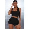 Kadın Siyah Şortlu Crop Top Gecelik Takım – Modern, Konforlu ve Günlük Kombinlere Uygun