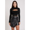 Kadın Siyah Göğüs Dekolteli Uzun Kollu Cut Out Crop Top Bluz