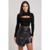 Kadın Siyah Göğüs Dekolteli Uzun Kollu Cut Out Crop Top Bluz