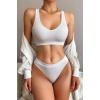 Kadın Beyaz Seamless Tanga Sütyen Takım – Modern, Konforlu ve Günlük Kombinlere Uygun