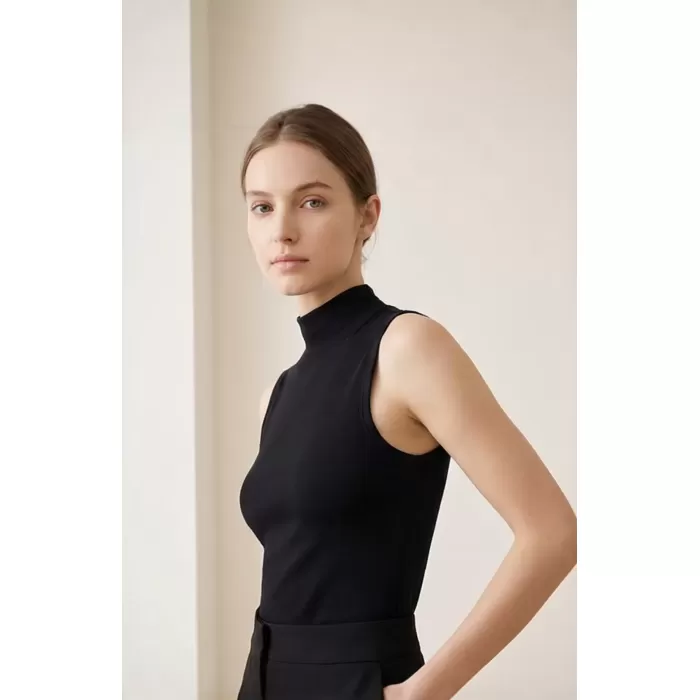 Kadın Siyah Kolsuz Balıkçı Yaka Basic Bluz