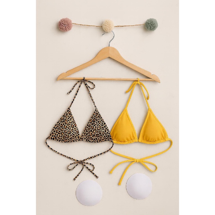 Kadın Leopar Desenli ve Sarı Minimal Kesim Üçgen Bikini Üstü – Modern ve Şık Tasarım